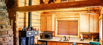 Retreat Big Groups, Escape Crowds with a Private View, 3 Cabins w/ Hot Tub