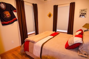 4 bedrooms, iron/ironing board, free WiFi, bed sheets - Kodiak, Alaska Executive Home  (Kodiak)