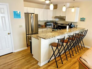 Fridge, microwave, oven, stovetop - Vibe District family condo, 3 blocks to beach (Virginia Beach)