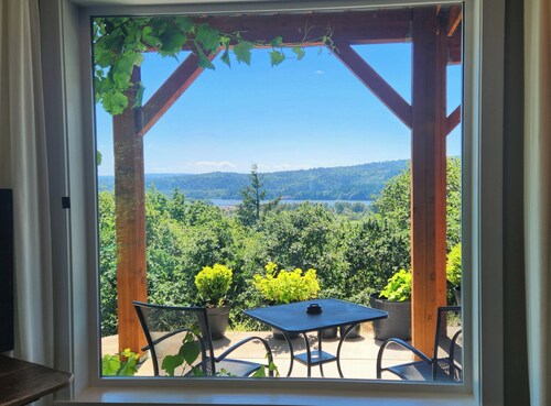 Gallery of Picture Windows, River & Garden Views, Living landscapes :Kalama Oaks