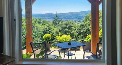 Gallery of Picture Windows, River & Garden Views, Living landscapes :Kalama Oaks