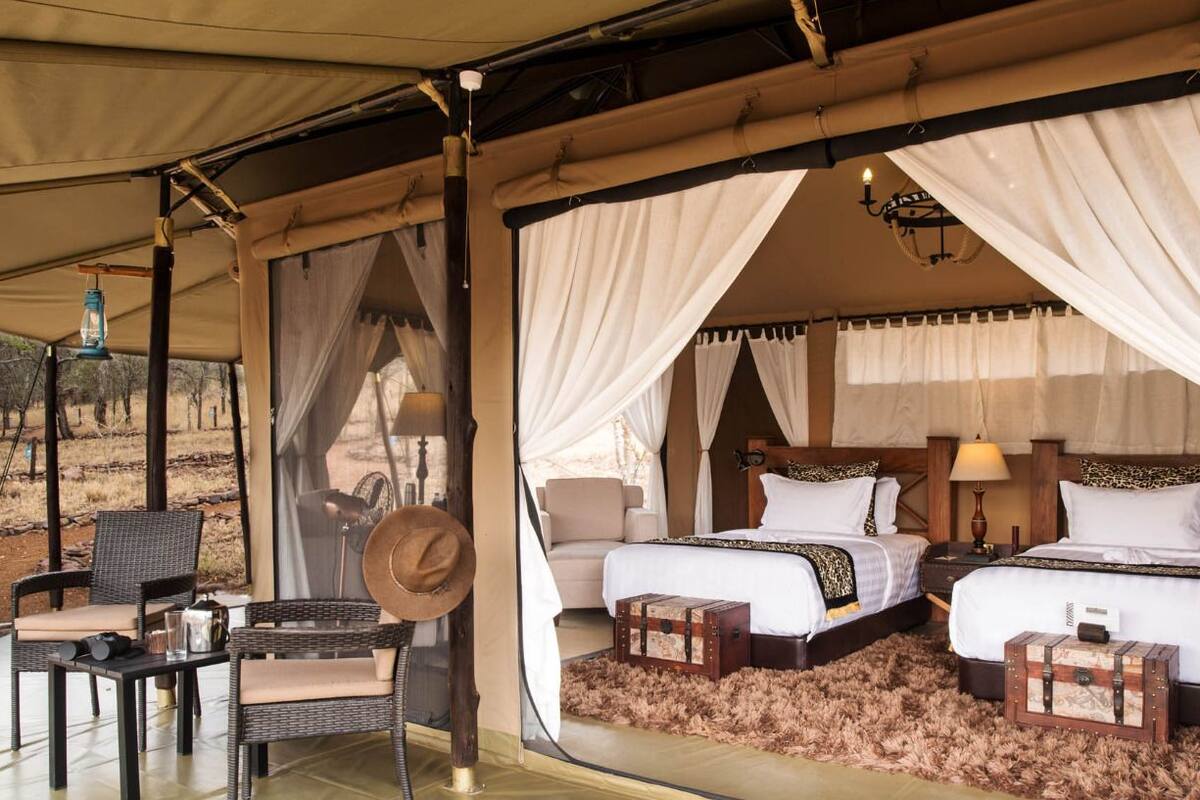 Double Room, 1 Double Bed, Non Smoking | Minibar, iron/ironing board, bed sheets