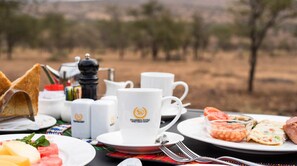 Outdoor dining - Ole Serai Kogatende (Bariadi)