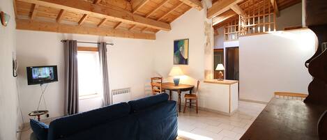 Family Room (9) | Living area | Flat-screen TV