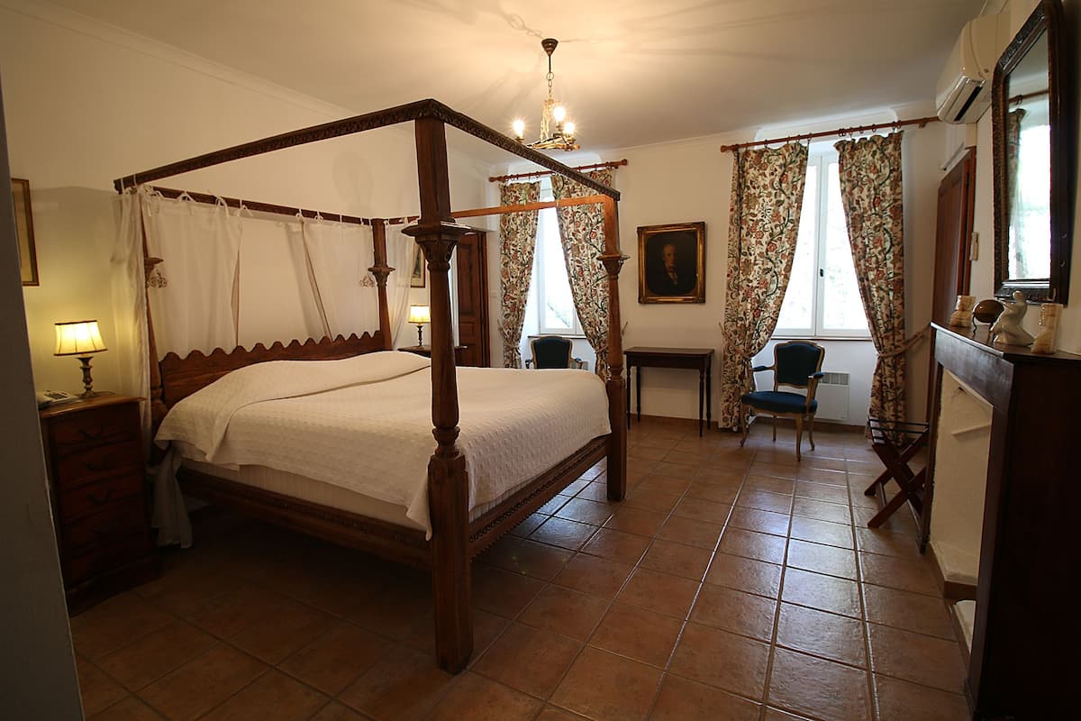 Double Room (2) | Desk, iron/ironing board, free WiFi, bed sheets