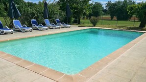 A rectangular swimming pool with clear blue water, surrounded by a tiled deck. - La Bastide du Vebron (Grospierres)