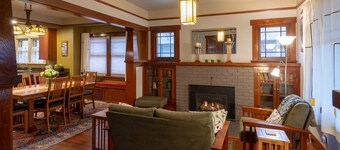 Cheerful And Spacious Home For Lovers Of Good Food And Wine