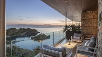 Panoramic Apartment, Terrace, Sea View | Hypo-allergenic bedding, individually decorated, individually furnished