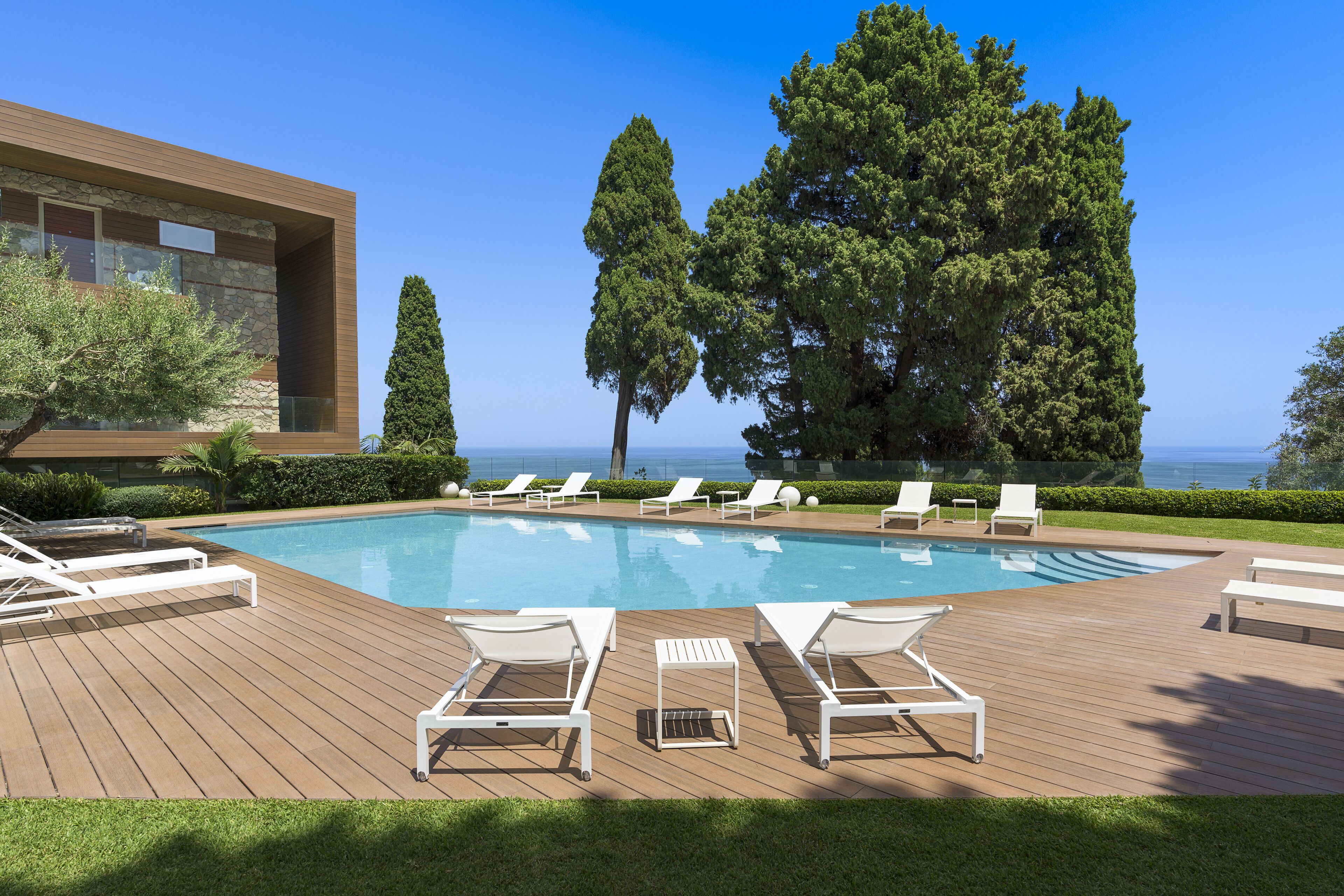 Außenpool, Liegestühle