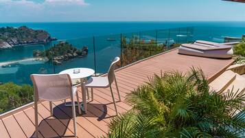 Departamento de lujo, alberca privada, vista al mar | 2 habitaciones, ropa de cama hipoalergénica y decoración personalizada