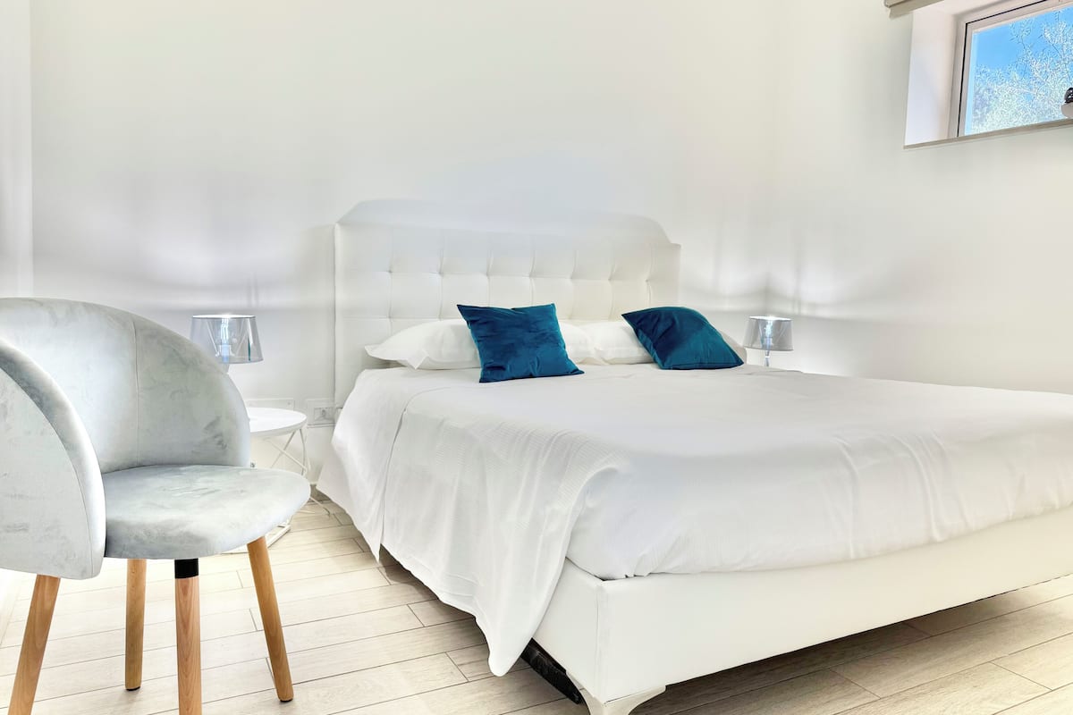 Panoramic Apartment, Hot Tub, Sea View | Hypo-allergenic bedding, down comforters, individually decorated