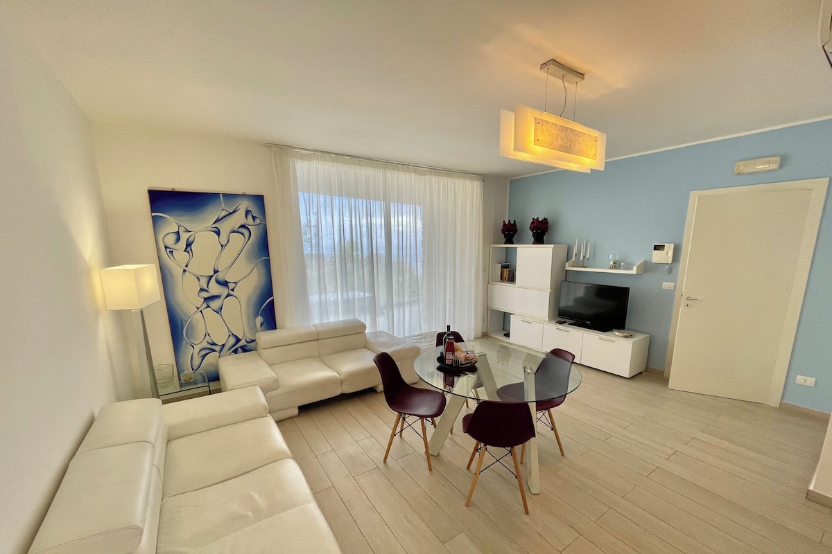 Classic Apartment, Terrace, Sea View | Living area