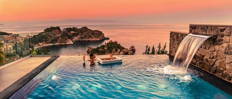 Appartamento Luxury, piscina privata, vista mare | 2 camere, biancheria da letto ipoallergenica, con stile personalizzato