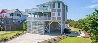 Private HGTV Inspired Beach Cottage Gorgeous 4 BR 2 BA Luxury Semi-Oceanfront  