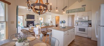 Private HGTV Inspired Beach Cottage Gorgeous 4 BR 2 BA Luxury Semi-Oceanfront  