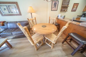 Premium Condo, 1 Bedroom, Balcony, Mountain View (Springs 8902) | Dining room