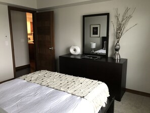 2 多间卧室、熨斗/熨衣板、WiFi、床单