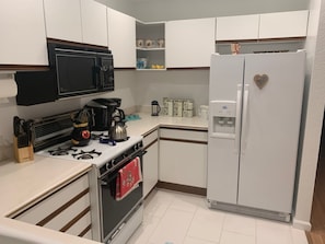 Coffee/tea maker, fridge, microwave, oven