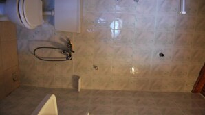 Regadera, regadera con hidromasaje, amenidades de baño gratuitas