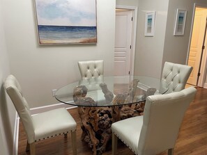 Dining - Grace Meadows: 3BR/3BA, close To Westin, Beach, Golf & Tennis (Hilton Head Island)