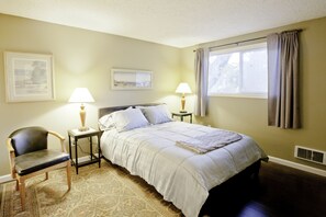 2 bedrooms, free WiFi, bed sheets - Central, Lofty Tree Views (Portland)