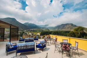 Restaurant - Mount Inn Kazbegi (Kazbegi)