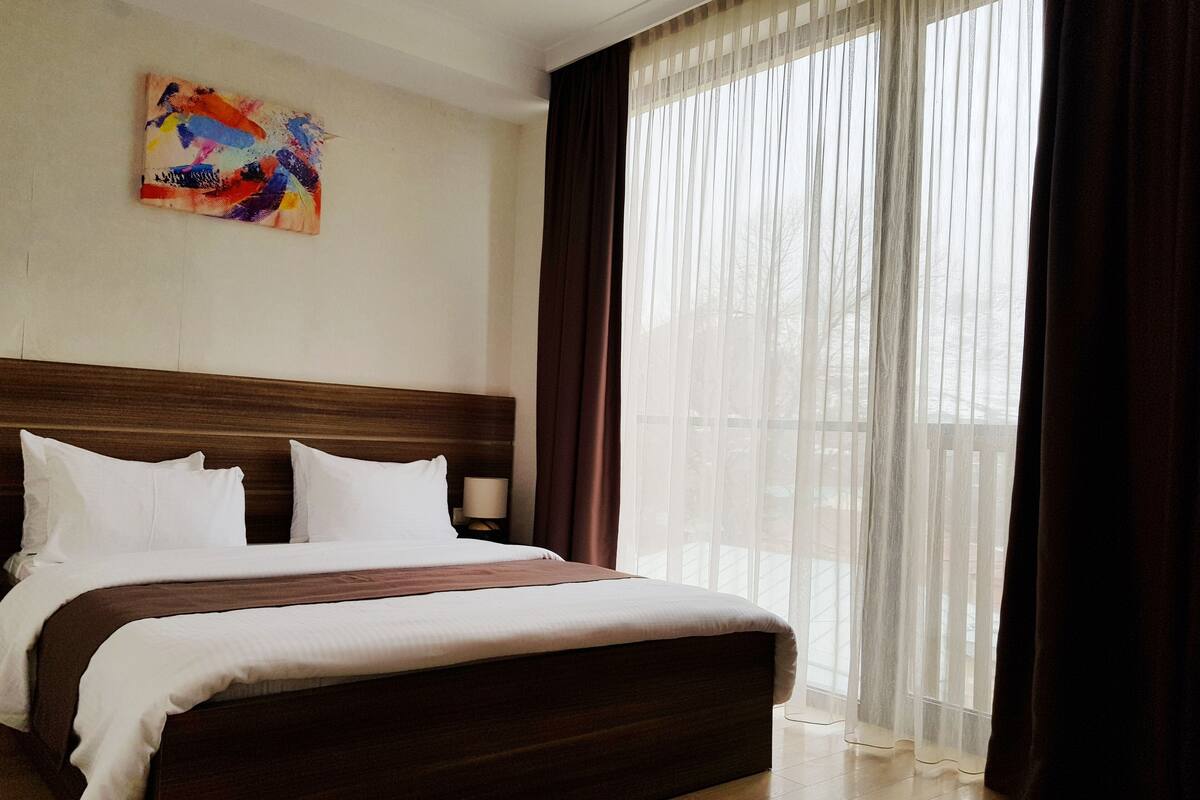 Standard Double Room | Desk, blackout curtains, soundproofing, iron/ironing board