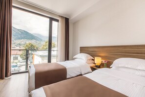 Chambre Standard avec lits jumeaux, vue sur la montagne | Vue de la chambre