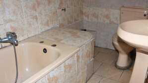وحدات دش مع أحواض استحمام، حوض استحمام عميق