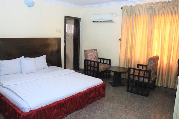 Executive Room, 1 Queen Bed, Non Smoking | Premium bedding, free WiFi, bed sheets