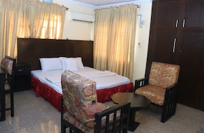 Suite, 1 Queen Bed, Non Smoking