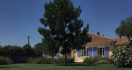 Marchez jusqu'au village de St Remy depuis cette villa magique avec piscine et intimité!