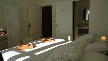 3 chambres, fer et planche Ă repasser, Wi-Fi, draps fournis