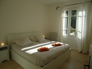 3 dormitoris, planxa i posts de planxar, wifi i roba de llit 