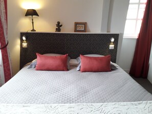 In-room safe, individually decorated, individually furnished, desk - Appartement Relais Saint Pavin (Le Mans)