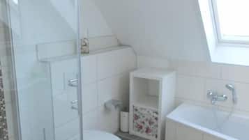 Deluxe House, Multiple Beds | Bathroom | Separate tub and shower, deep soaking tub, hair dryer