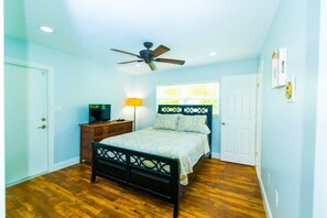 2 bedrooms, iron/ironing board, WiFi, bed sheets - Siesta Key Condo with Pool a Block from Bars and Restaurants, Pet Friendly (Sarasota)