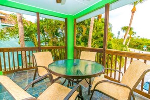 Outdoor dining - Siesta Key Condo with Pool a Block from Bars and Restaurants, Pet Friendly (Sarasota)