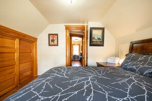 3 chambres, fer et planche à repasser, Wi-Fi, draps fournis