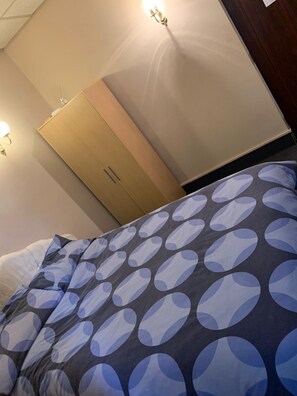 Double Room, Shared Bathroom | Free WiFi, bed sheets - The Crown Inn (Sheffield)