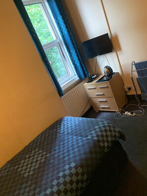 واي فاي مجانًا وملاءات أسرّة