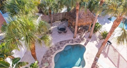 Pet Friendly Condo a Block to Siesta Key Village, Newly Updated Interior & Pool