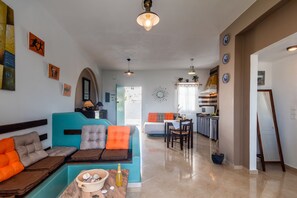Apartamento | Zona de estar | Televisión de pantalla plana de 22 pulgadas con canales por cable