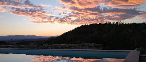 Seasonal outdoor pool, open 9:00 AM to 8:00 PM, pool loungers