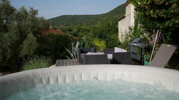 Bathtub spa outdoor