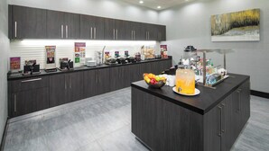 فطور كامل مجانًا يوميًا