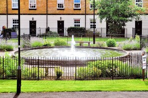 Luxury Apartment | Property grounds - Fountains View Apartment (York)