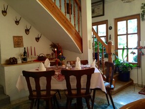 Daily continental breakfast for a fee - Thüringer Hof (Heringen)