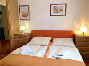Soundproofing, rollaway beds, free WiFi, bed sheets - Thüringer Hof (Heringen)