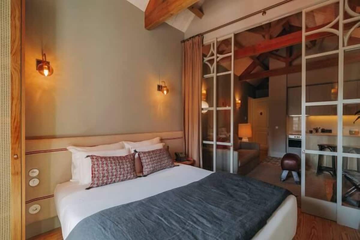 Egyptian cotton sheets, premium bedding, memory-foam beds